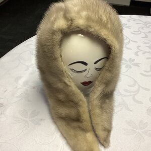 MINK FUR COLLAR. WRAP.